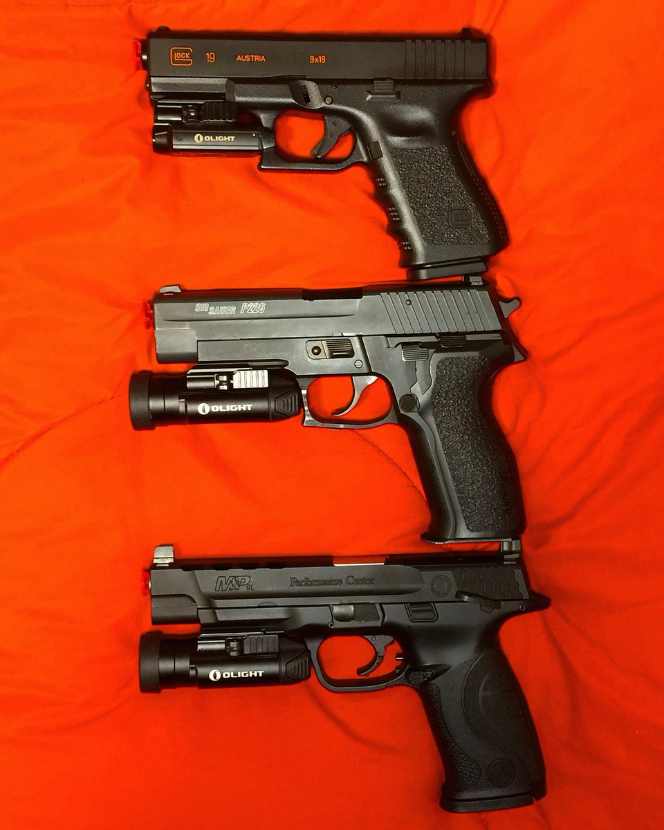 BAKE_cat's tweet image. うちの3兄弟です😻💕
SIG226クンがお気に入りです😊

OlightのPL-2もPL-2miniもこうやって見ると、両方とも良い感じ絵ですね⭐️

#OLIGHT #Valkyrie #Plmini #TokyoMarui #TokyomaruiG19 #東京マルイ #東京マルイG19 #Glock19 #SIG226 #MP9L