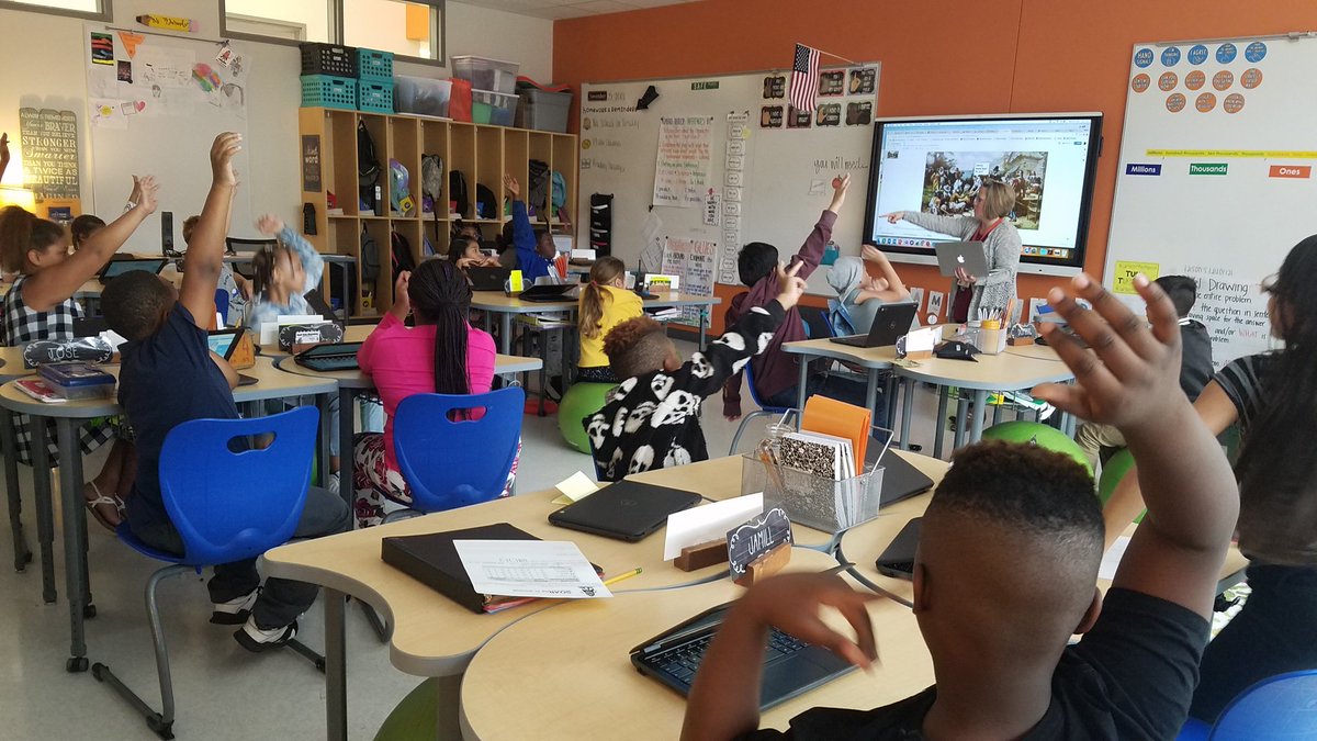 TeamDurand4's tweet photo. Ms. Staab co-teaching with our 4th graders this morning to expand our inferencing skills by integrating the Revolutionary War! @TeamDurand4 #EngagecreateSOAR #Subjectintegration #ourinferencingskillsrock https://t.co/x3Yz6CJT8I