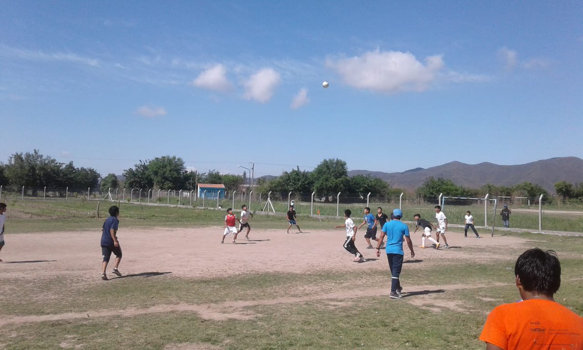 Daiana1715's tweet photo. Torneo de Fútbol #TallerDeDeporte #ESA #LasPalmas5150 Espacios recreativos y formativos para nuestros estudiantes #Salta @aniberruezo @MartaMariaMerlo @licdanielmamani @larubita70 @fguillesaavedra @AlancayDel https://t.co/ERF0IdHidZ