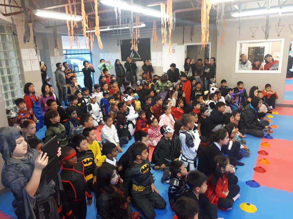 MTA_Taekwondo's tweet photo. So many awesome costumes at MTA's #Halloween #Party! We are looking forward to doing it again next year! #TrickOrTreat #MTABuroak #buddynight https://t.co/jTd8SDvLiB