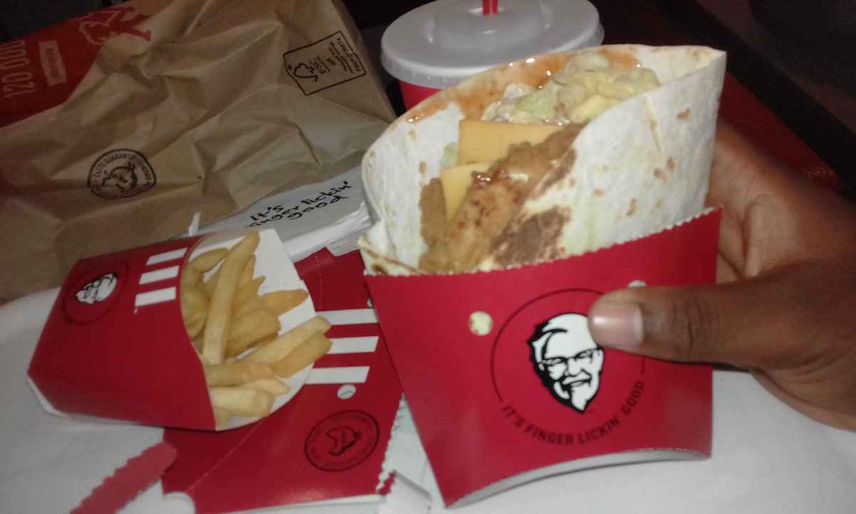 ClickMediaSA's tweet photo. I could sink my teeth in the new @KFCSA #CrunchMaster all day everyday🔥🔥 https://t.co/g6fNX0QoMu