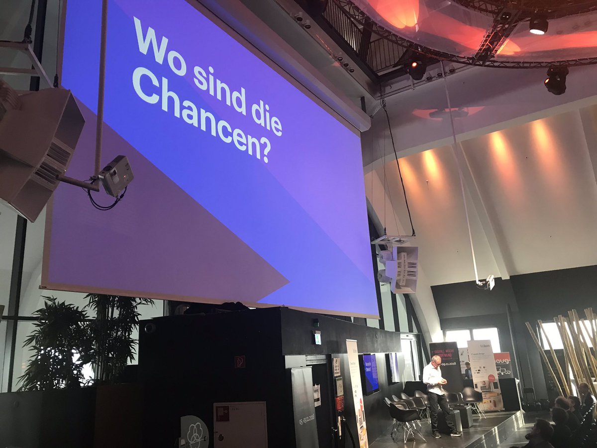 Bitkom_Software's tweet photo. Martin Gassner von @sinnerschrader macht Hoffnung: Wir müssen echte Lösungen für Probleme von Menschen designen und uns dann rückwärts zur Technologie arbeiten. Der Schlüssel sind #TransformationalProducts und #DigitalDesign um die #DigitaleTransformation zu meistern #itdes18 https://t.co/F2iNFyrP8U