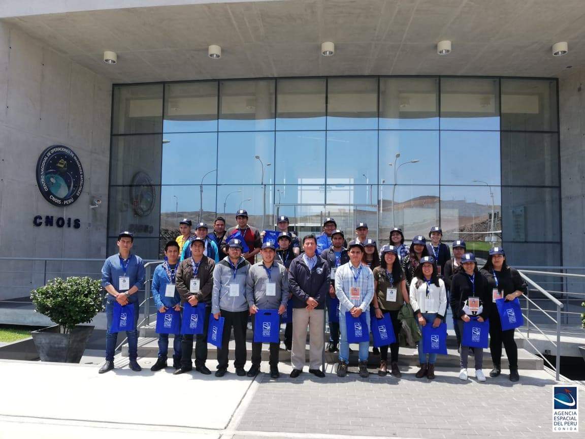 A_Espacial_Peru's tweet photo. La #AgenciaEspacialdelPerú recibió la grata visita de la Universidad Nacional del Callao, quienes pudieron recorrer las instalaciones del #CNOIS para conocer el trabajo que se realiza en la operación, programación y monitorei de nuestro satélite peruano #PerúSAT-1 https://t.co/RV9fBxDAZZ