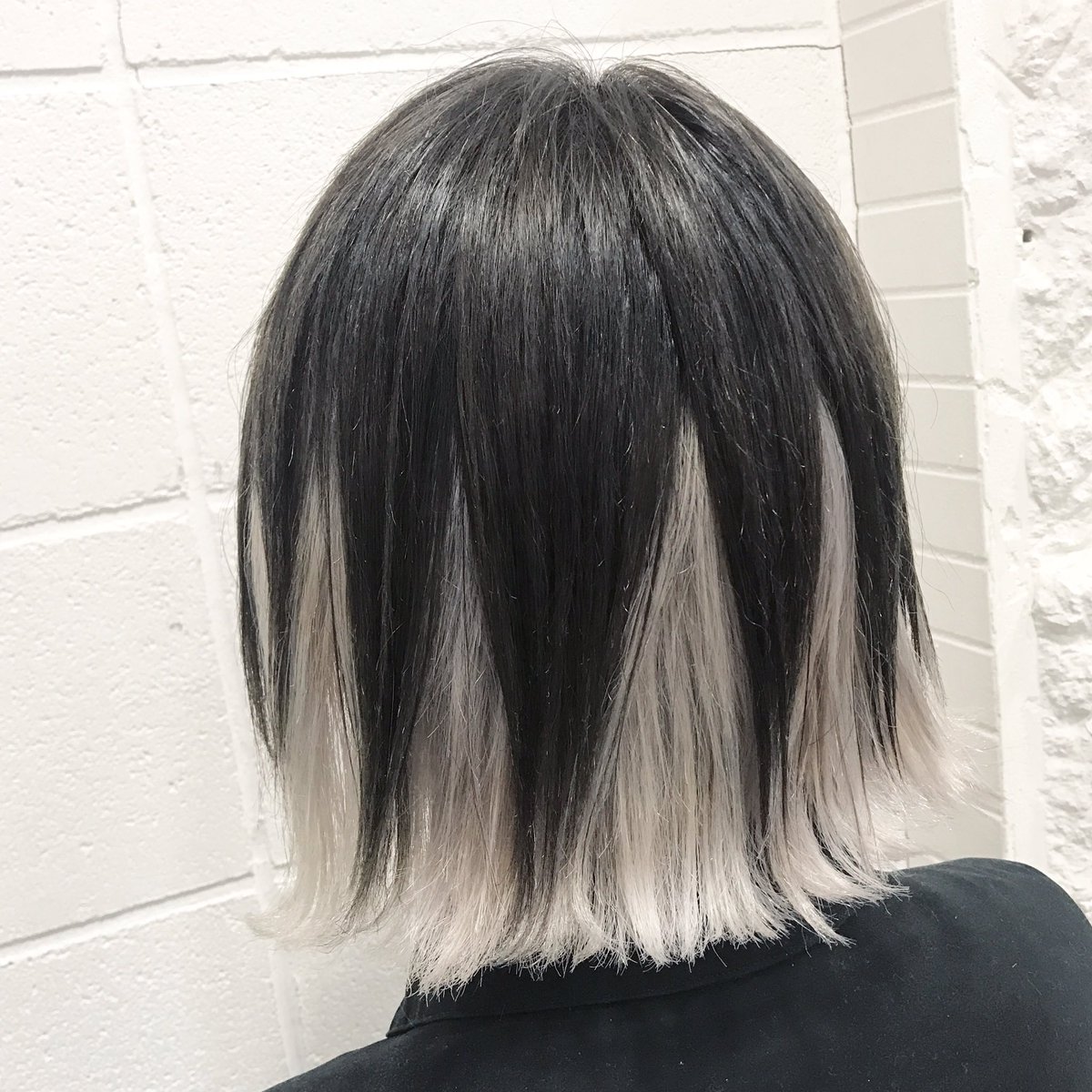 川畑晋也 原宿 美容師 ハイトーンヘアー على تويتر ダークアッシュxホワイトアッシュデザインカラー 表面はダークアッシュ からの下はギザギザに形とってブリーチ後にホワイトアッシュに 竹下通り 派手髪 原宿 ダブルカラー インナーカラー グラデーション