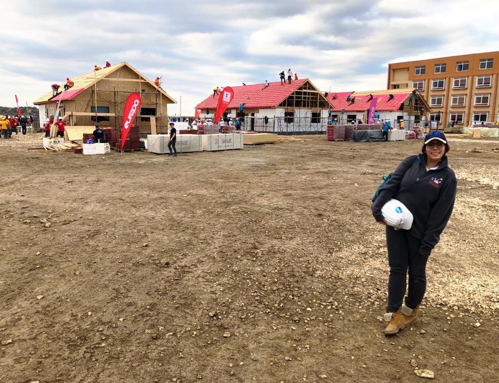 JessMSelby's tweet photo. Things have been crazy over on my end of the world due to numerous personal and professional projects and a bout of pneumonia (😅) but I’m back on Twitter! Here are a few photos of my last couple of weeks to make up for my cyber-absence. #HITMC #pinksocks #HITchicks https://t.co/FZEj9zecZG