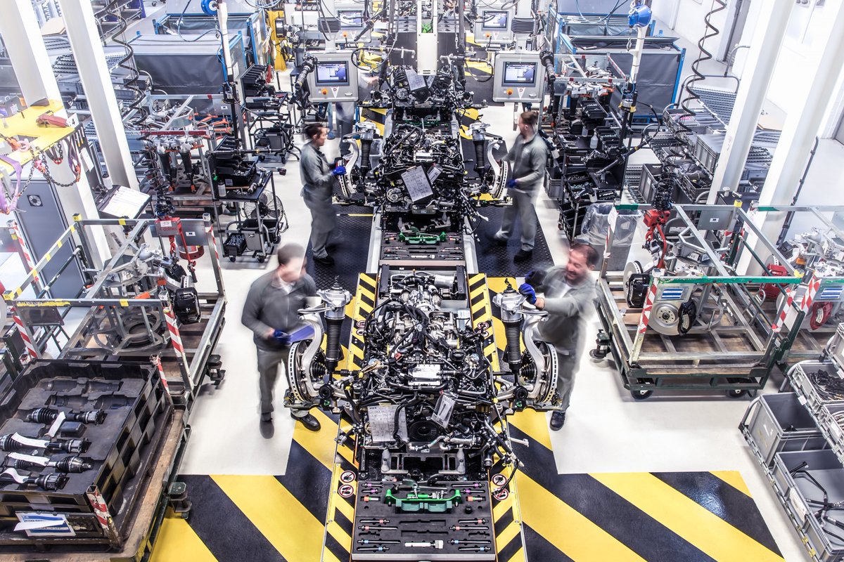 BentleyComms's tweet photo. Here four skilled experts dress the engine to become a complete powertrain.  In total, 40 team members work on the W12 engine before it is sent to the main production line for the engine marriage process #ContinentalGTBuild https://t.co/f3KRjSaM4S