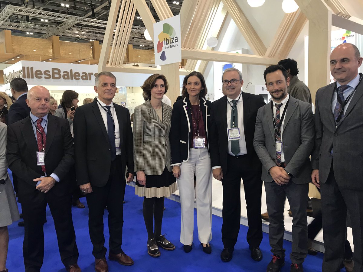vicenttorres1's tweet photo. La ministra de Turismo @MarotoReyes y la secretaria de Estado @IsabelMOliver han visitado el stand de #Ibiza en la feria #WTM de Londres. Gracias por el apoyo del Gobierno a un modelo turístico sostenible y de calidad para nuestra isla #turismo https://t.co/YJCLpH2Dfj