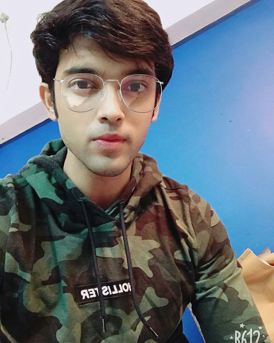 LaghateParth_FC's tweet photo. @LaghateParth -  Happy Dhanteras!! 😁
...Stay cool and wear these glasses 😎
#b612filter #b612 #b612india #beb612 @b612.india
#sunglassfilter @3rdeyeblindprod https://t.co/pJOFq7LRh2