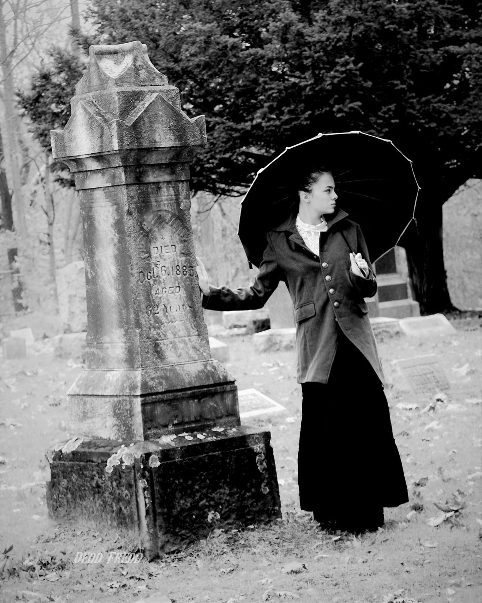 DeddFredd's tweet image. Sharing a couple of images from a photo shoot this past weekend. Great location and subject.
#deddfredd #blackandwhiteimages #deddfreddtagrophy #gravegirl