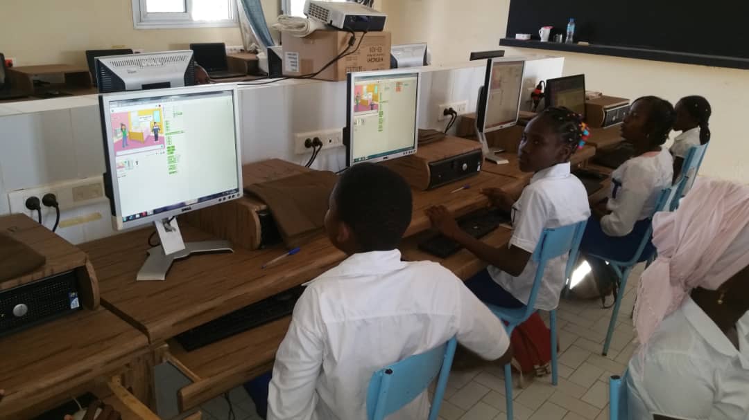 ACWNiger's tweet photo. [Niamey] 
Revue en images de l'#AfricaCodeWeek2018 #Niger 🇳🇪 à l'école CSP Tayamana où plusieurs élèves ont suivi la formation en scratch. 
#Digital4Dev #NigerRising #SmartVillages
Cc @guimbasaidou @DigitalMougani @ACWNiger @Jokkolabs @sap4good @NiangNiox https://t.co/GPrKz2Fun0