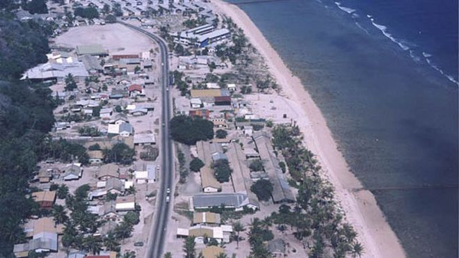 Dès 1968, commence alors une vie de richesse pour les naruans.La période est faste, le cours du phosphate s'envole. L'année 1974 bat tous les records : le pays fait 225 millions d'euros de bénéfice et le PIB par habitant est le 2e au monde. Un PIB 3 fois plus élevé qu’aux USA.