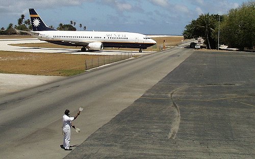 Nauru investit alors sa fortune dans l'immobilier. Des buildings sont construits à Melbourne et à Washington, des terres sont achetées dans divers pays du pacifique, un golf luxueux est construit sur l’île. Une compagnie aérienne est même créée, Air Nauru, couvrant tte l'Océanie.