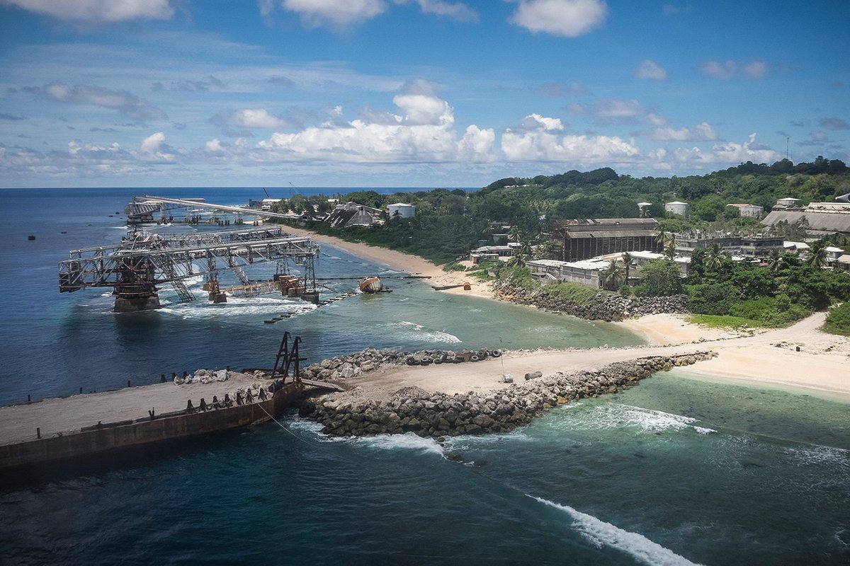 La surexploitation de l'île a créer une faillite nationale, une catastrophe écologique et un réel problème de santé. L'île de Nauru montre parfaitement les ravages de l'hyperconsumérisme et elle restera au yeux du monde comme l'exemple criant du rêve qui vire au cauchemar...