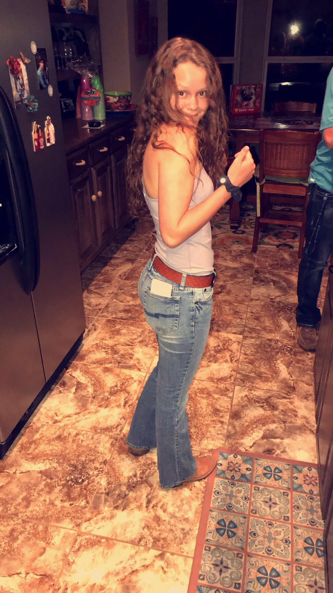 BrynnMouser's tweet photo. happy happy birthday to my crazy bestie 💛💛 love and miss you tons!! thankful for all of our good times 😏😻 #1️⃣9️⃣ https://t.co/DT9u5dqcOT