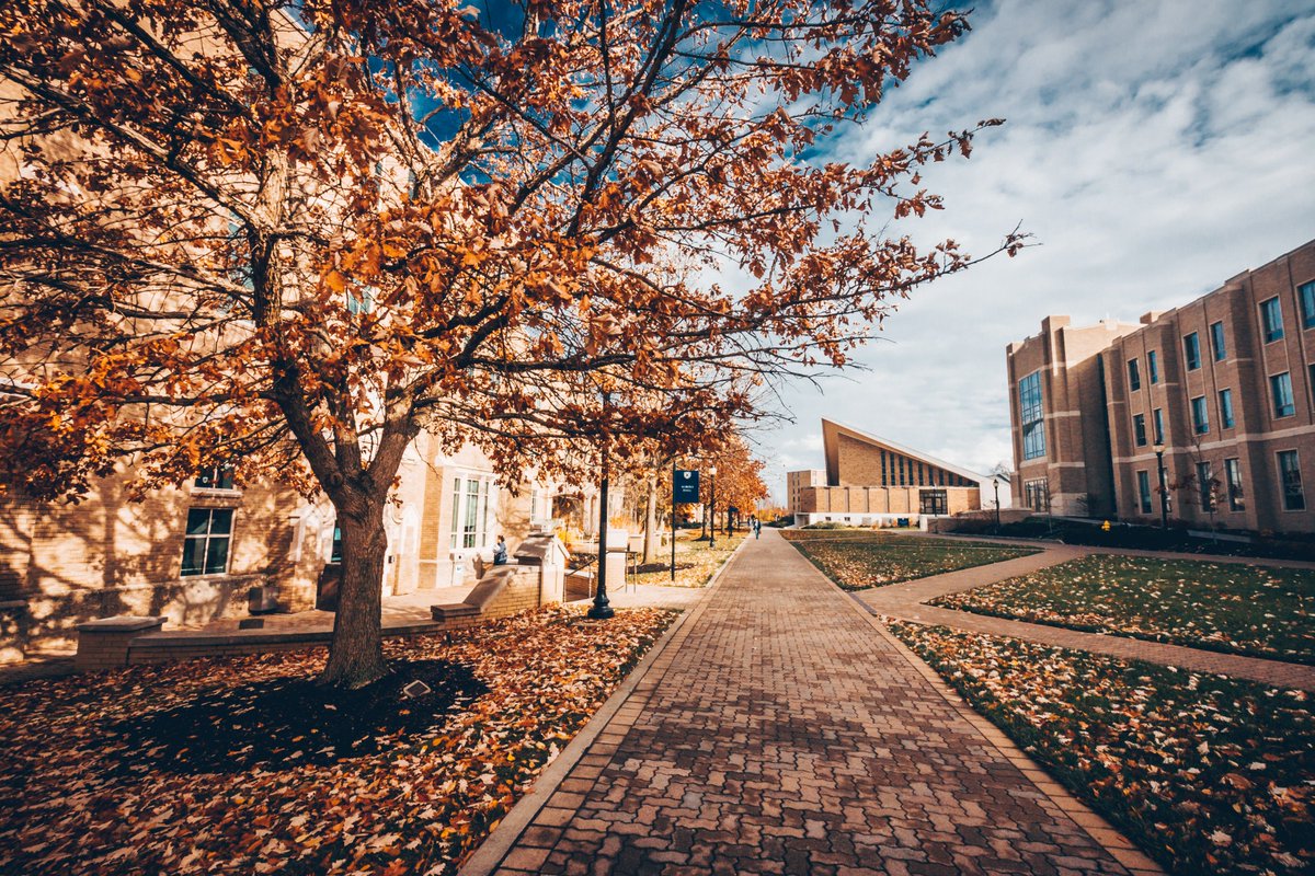 XavierU's tweet photo. Fall has arrived on campus 🍂 🍁 https://t.co/xAWbV6dPfV