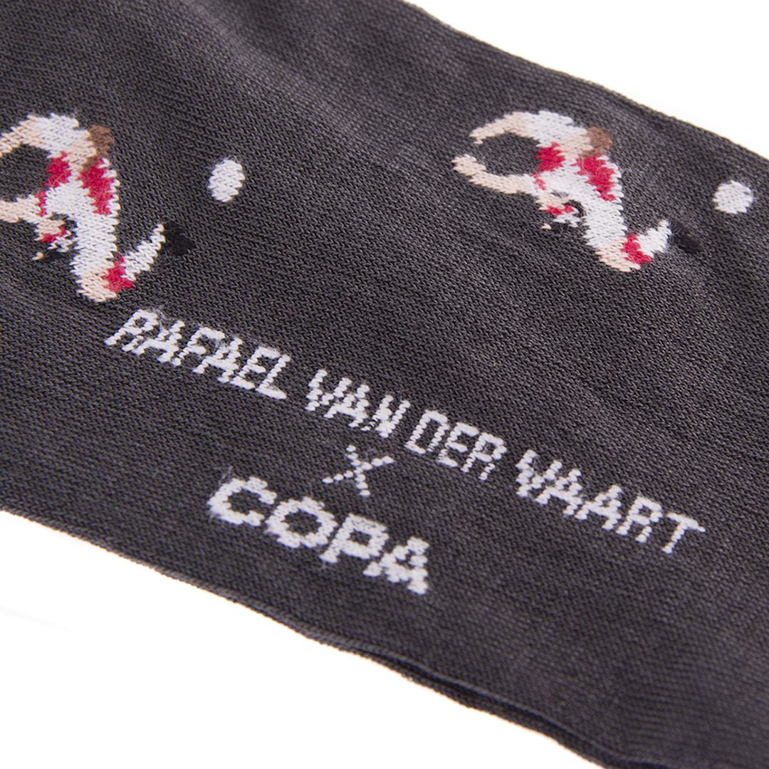 SportusNL's tweet photo. Voor de Ajax fans! De enige echte Rafael van der Vaart x COPA sokken. Een eerbetoon aan de schitterende hakbal tegen Feyenoord in 2003. #ajax #copa #raffie #vdv #vandervaart #hakbal #deklassieker #goldenboy https://t.co/AcGHD0VgR4 https://t.co/btURF8Hk8u