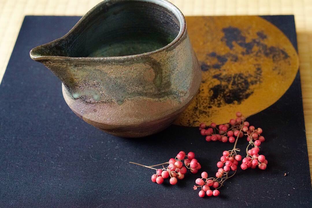 2018/10/20 These thin sugars imitate rabbits. The harvest moon day is tomorrow. Probably I have finished the series of sweets for the harvest moon!

I was thinking the background of these sweets should be black, I don’t know why.