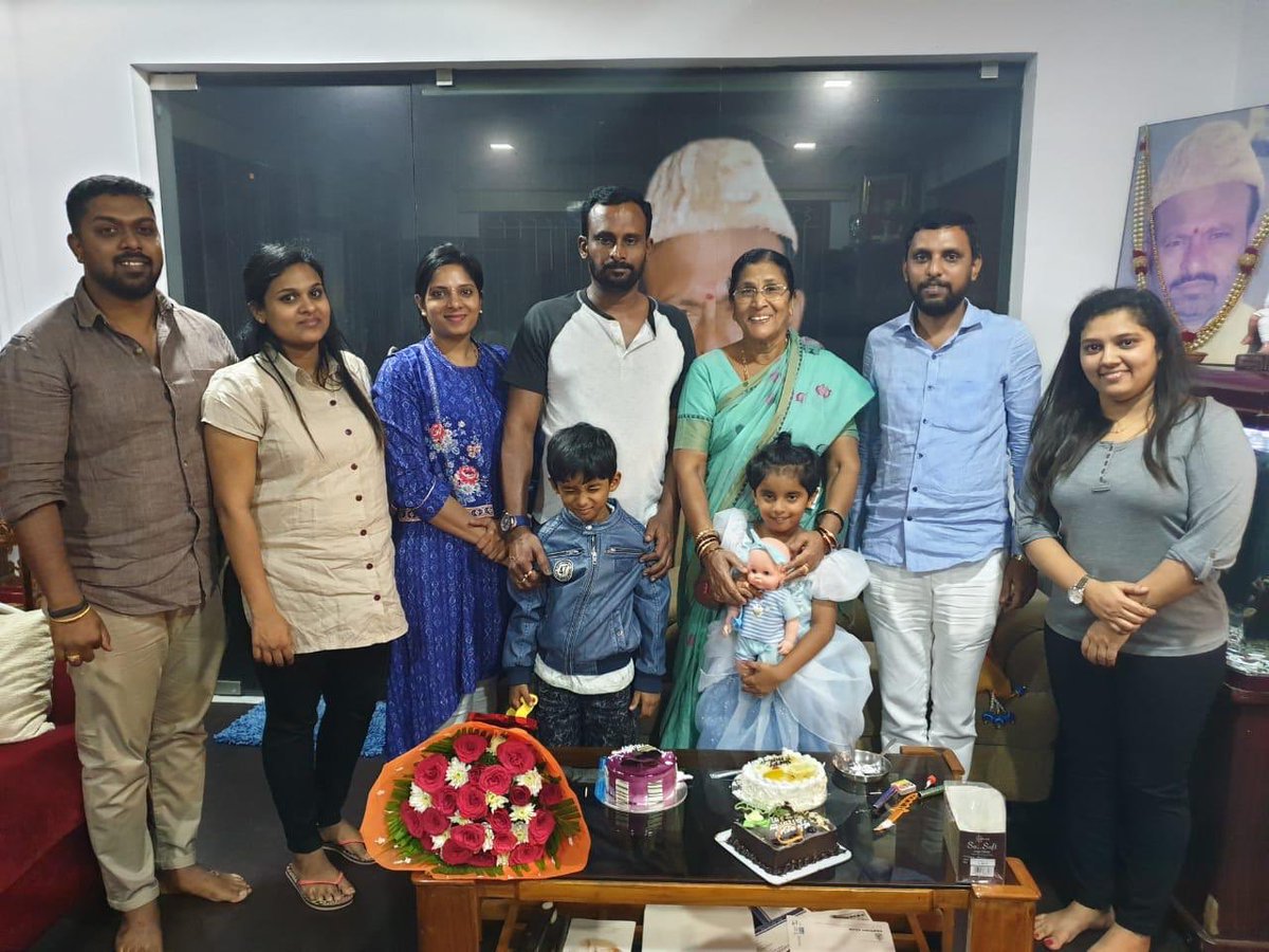 reachvsk's tweet photo. ತಾಯಿಯೇ ಮೊದಲ ಗುರು, ತಾಯಿಯೇ ದೈವ. 
ನನ್ನ ತಾಯಿ ಗೌರಮ್ಮ ಕಾಶಪ್ಪನವರ ಹುಟ್ಟುಹಬ್ಬದ ಆಚರಣೆಯನ್ನು ನನ್ನ ಕುಟುಂಬದೊಟ್ಟಿಗೆ ಸರಳವಾಗಿ ಆಚರಿಸಲಾಯಿತು. https://t.co/tY2PsfHzi2