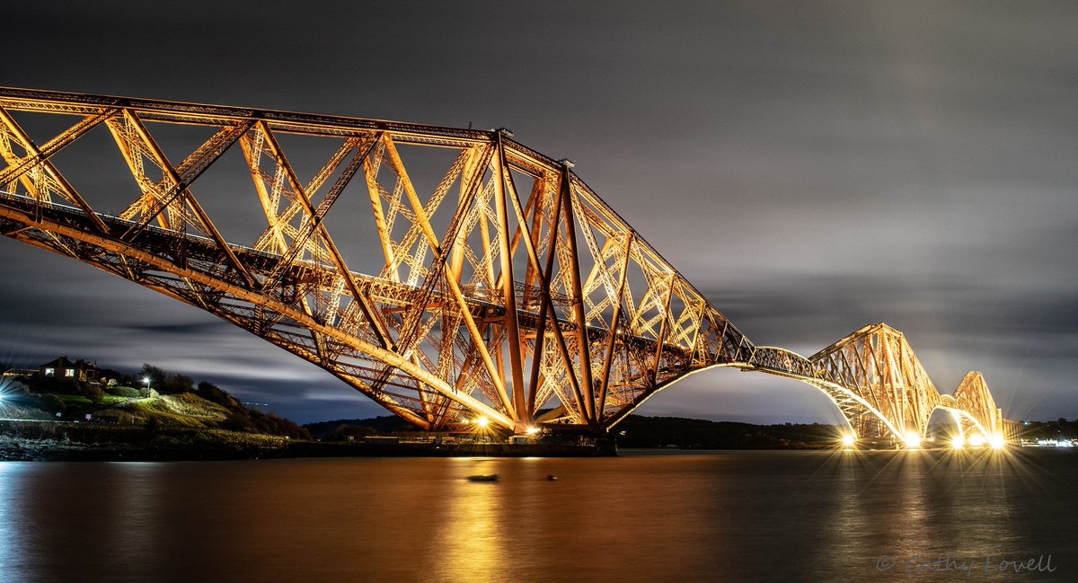 The Forth Bridge on saturday night.
#Wexmondays #forthbridge #scotland #northqueensferry #fife #lovefife #UNESCO #worldheritagesite