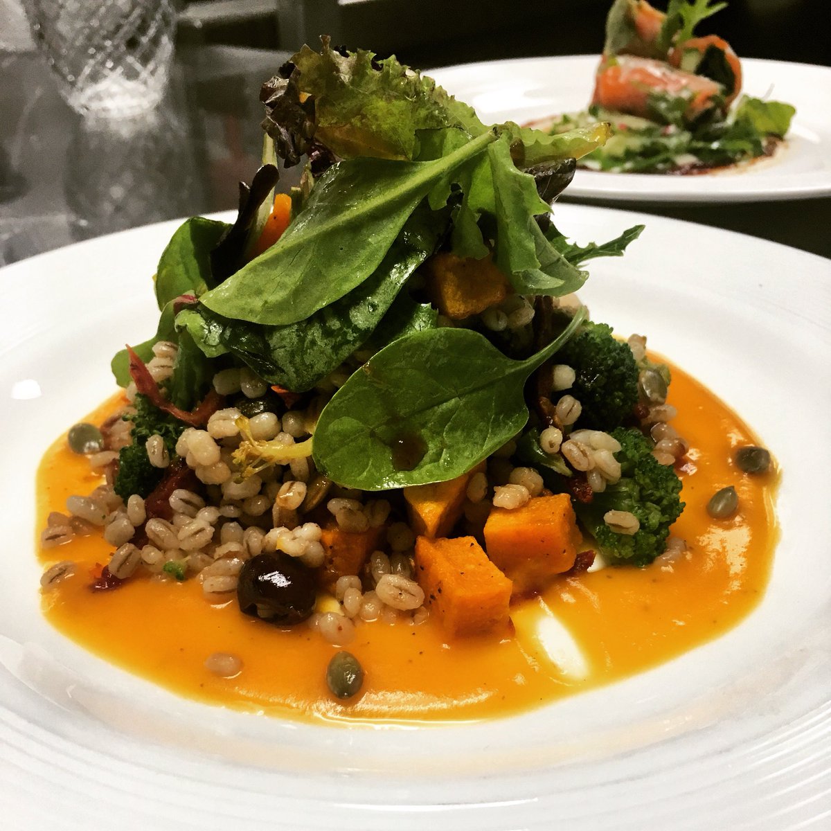 Today is Monday Charity Day. $2 from every $20 spent will go to United Way &amp; Humber Gives. Come by and try our delicious eats while donating to a good cause! 
Menu item in photo: Butternut squash &amp; broccoli salad 🥦 🍠

#studentmade #healthyfood #fallfood #charity #donate