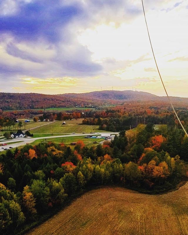 EssexResortSpa's tweet image. In case you were wondering, the #foliage is just as beautiful from above as it is from below. We’re sad that the season is over but delighted that we can look at photos like these until the snow starts falling. #vermont #visitvermont #vermontvacation