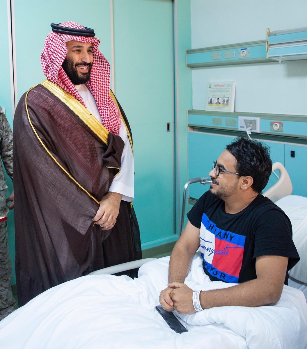 wa6ani_1's tweet photo. سمو #ولي_العهد الأمير #محمد_بن_سلمان يطمئن على حالة المصابين من الحد الجنوبي الذين يتلقون العلاج في مدينة الأمير سلطان الطبية العسكرية في #الرياض. https://t.co/gtfhfjyWX5