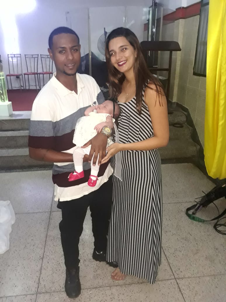 Carolinkendecy's tweet photo. Sou grata a Deus pela família que ele me deu 😍🙌 eu sou a mulher mas feliz do mundo 👪 Apresentação do meu grande Amor 😍👶💕 #Majú #Wellerson https://t.co/lBQbHeo4sr