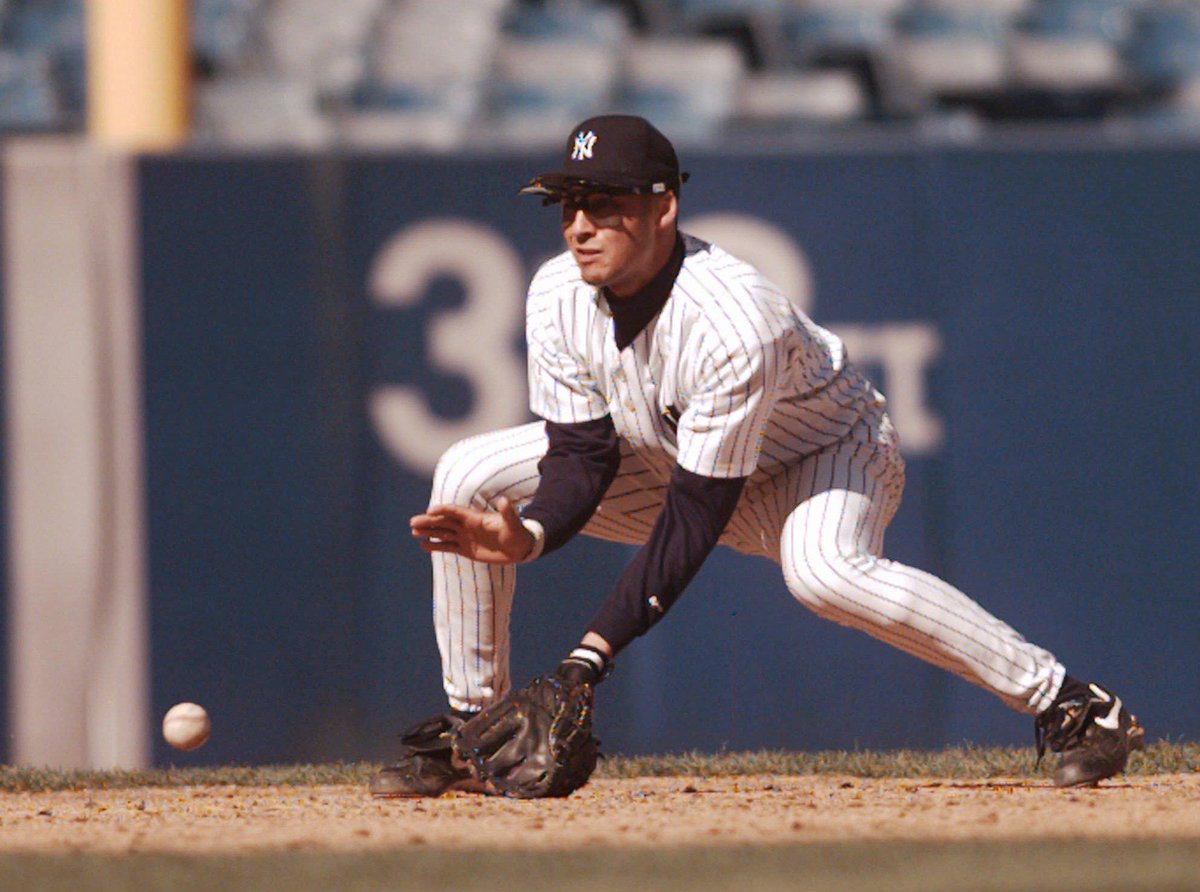 Yankees_Beisbol's tweet photo. Un día como hoy en 1996, la leyenda de Derek Jeter comenzaba al ser nombrado el Novato del Año de la Liga Americana. 🏆🙌⭐️ #YankeesBeisbol https://t.co/eMhpANkmye
