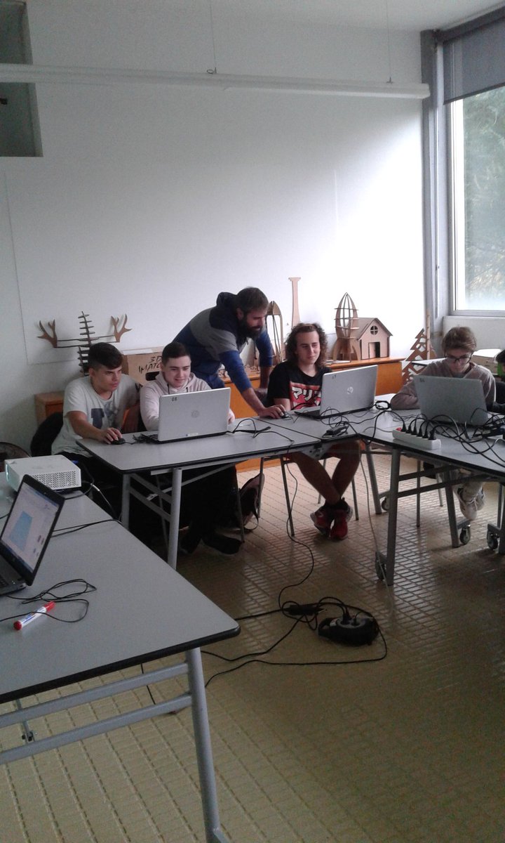PTTMontcada (@pttmontcada) on Twitter photo Càpsula formativa 1. Animació 3D i imoressora 3D @BCN_AteneusFab #AFCM #projecterobot #pfiinformatica <a href="/LaFerreria/">Institut La Ferreria</a> Càpsula formativa 1. Animació 3D i imoressora 3D @BCN_AteneusFab #AFCM #projecterobot #pfiinformatica <a href="/LaFerreria/">Institut La Ferreria</a>
