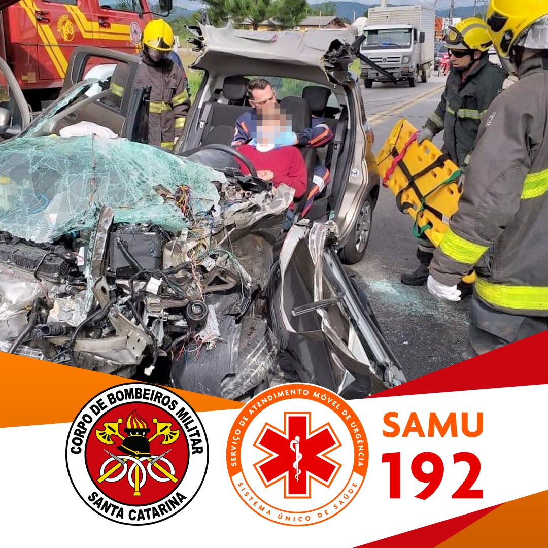SAMU192_SC's tweet photo. Atendimento integrado entre SAMU e Corpo de Bombeiros Militar, hoje, na Grande Florianópolis. Choque de carro contra caminhão. A vítima foi estabilizada pela equipe do SAMU e encaminhada ao Hospital Regional.
#SAMU192SC #SAMUÉVIDA https://t.co/DIrUmyizsN