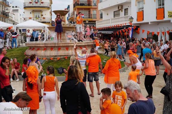 #Dutch #traditions celebrated around the corner from  #Málaga in #Torremolinos Koningsdag met gegarandeerd zon! 😉

⚽ bit.ly/2OTeMqA