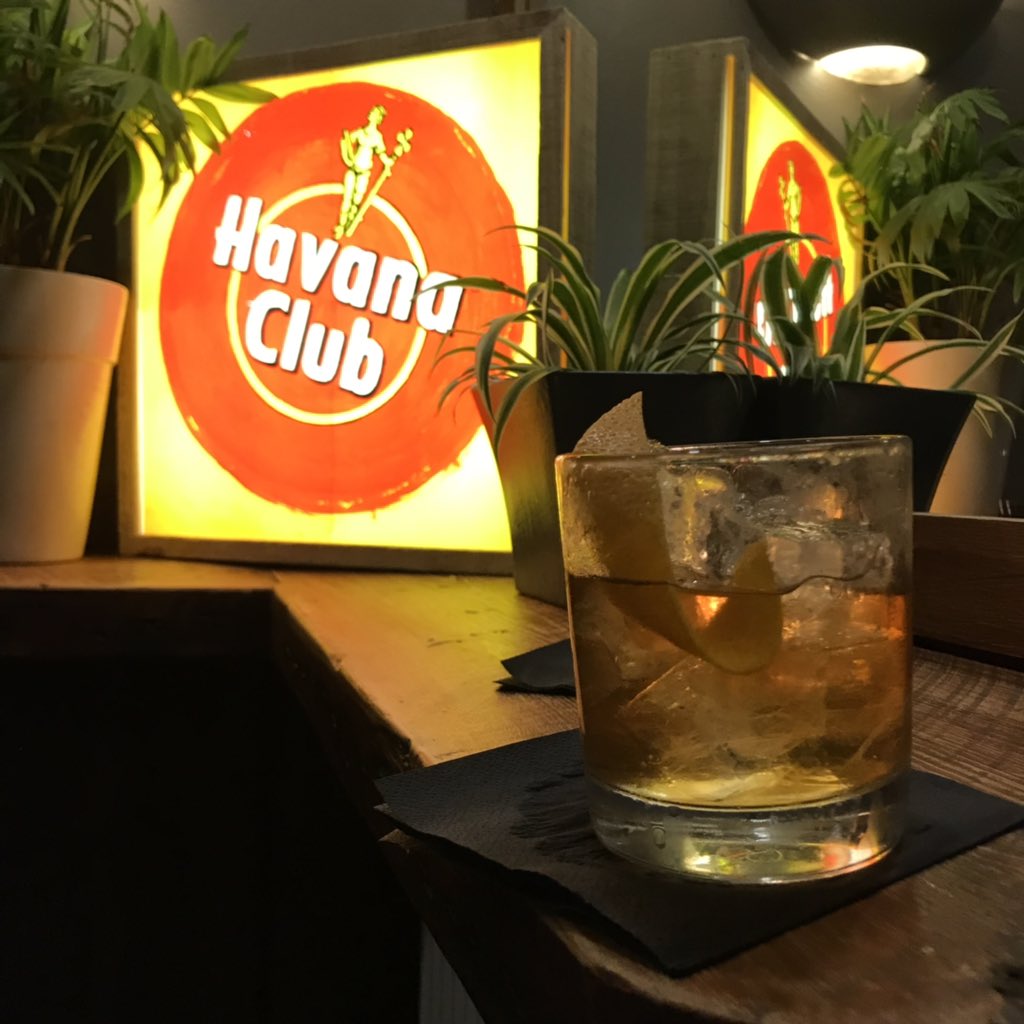 Popped into @TwistedLemonBTN for a quick @OldFWeek fix... The perfect @_HavanaClub #OldFashioned resulted.... . #OFW18