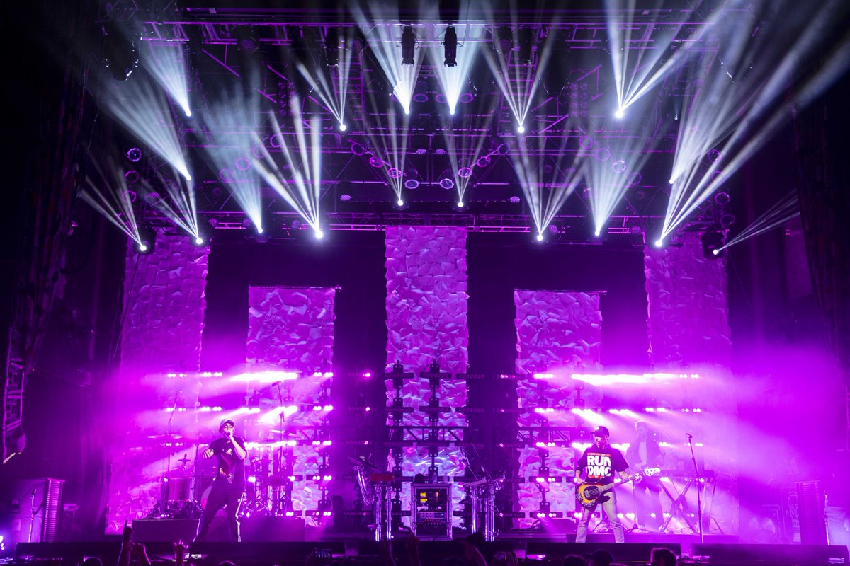 4Wall's tweet image. A few shots from last week&apos;s @mikeshinoda show at the @HOBLasVegas accompanied with a Céline Royer lighting design. We’ll have a story about her lighting design for the #PostTraumaticTour ready soon. #4Wall #4WallNashville