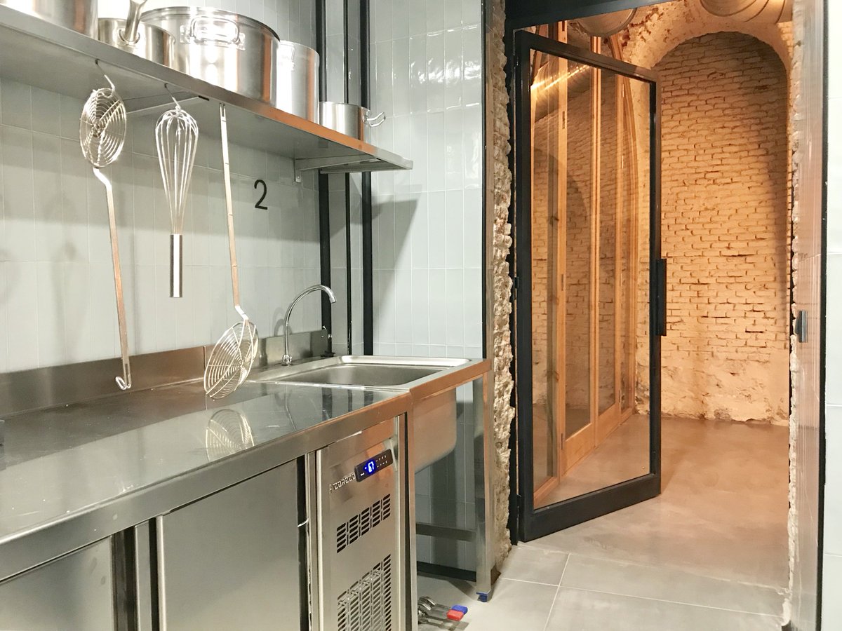 sharingkitchen's tweet image. Damos la bienvenida a #FoodLab, un increíble #coworking para #emprendedoresgastronómicos en Madrid!!

#cocina #urbancampus #obrador #Eventos #gastroespacio🥘🍴😉