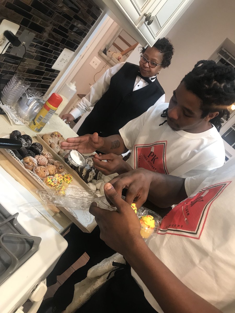 chefserge's tweet photo. My amazing team at work 😀#chefsergeintl #purekitchenculinaryconcept #cuisine #Amazing #TogetherWeRise https://t.co/t2OmSJIqVw