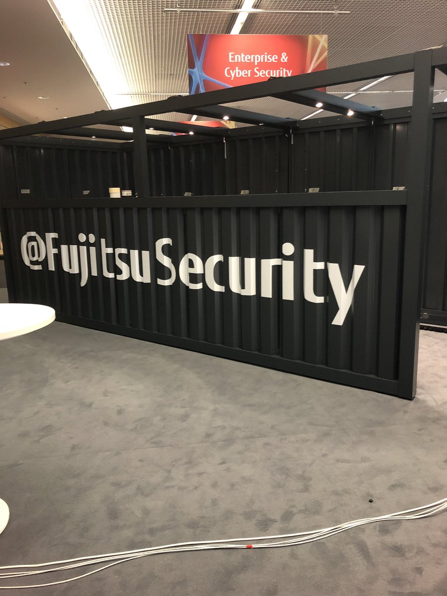 s7v7ns's tweet image. Calm before the storm setting up @FujitsuSecurity #SOCinaBOX #FujitsuForum2018 with @TanukiSec and @cyberpins1