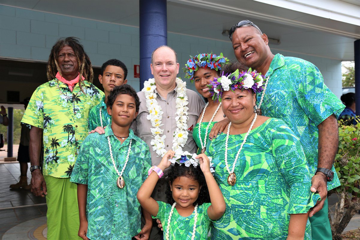 OceanoMonaco's tweet photo. 2/4 Le Prince Souverain y a été accueilli par Alick Tipoti, artiste aborigène rencontré en 2016 au @OceanoMonaco à l’occasion de notre grande exposition Taba Naba. #MonacoExplorations https://t.co/vnwsnEuP8I