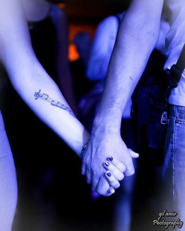 Random_Dogs's tweet image. כשעברנו על התמונות מההופעה אחרונה שלנו בשישי, מצאנו תמונה אחת שריגשה אותנו במיוחד ורצינו לשתף אותה אתכם!
לחיי עוד המון רגעי קסם שכאלו בהופעות שלנו! 📸
...
צילום:
Gil Amir