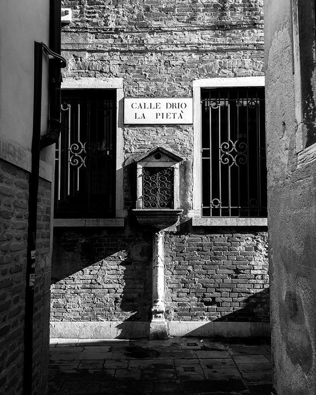 TheTPJournal's tweet image. La Pieta

#blackandwhitephotography #amateurs_bnw #bnw_captures #world_bnw #bnw_life #ae_bnw #bnw_society #top_bnw #travelwriter #travel #instatravel #travelgram #tourism #instago #passportready #venice #venezia #italy ift.tt/2AMGKQk