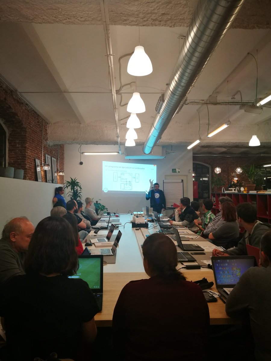 archaeodogs's tweet image. En Programación para Dummies de @KeepCoding_  😱😱 en #SpacesRio @spacesworks 🖥