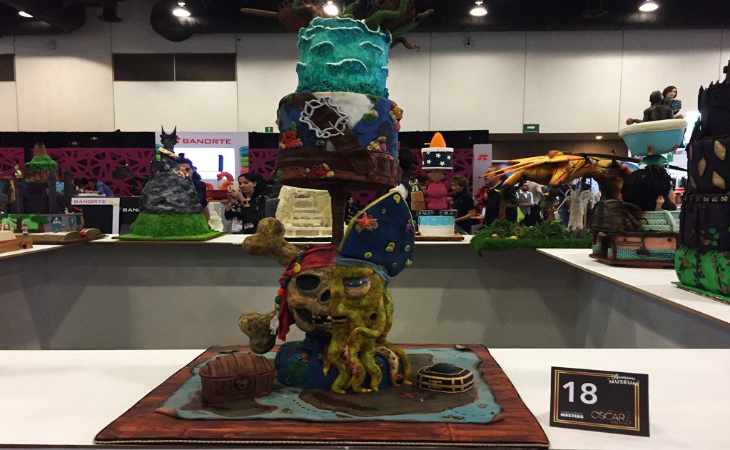Cake &amp; Bake Masters came back to #MexicoCity this weekend! Besides taking classes with the best #bakers in the world, you could also admire #cakes created by talented #chefs!
🇲🇽👩🏻‍🍳👨🏽‍🍳🍰🎂🥮
<a href="/cakemastersmx/">Cake&Bake Masters</a> <a href="/KitchenAidMex/">KitchenAid México</a> 
Read more: eluni.mx/vxqmmbqw