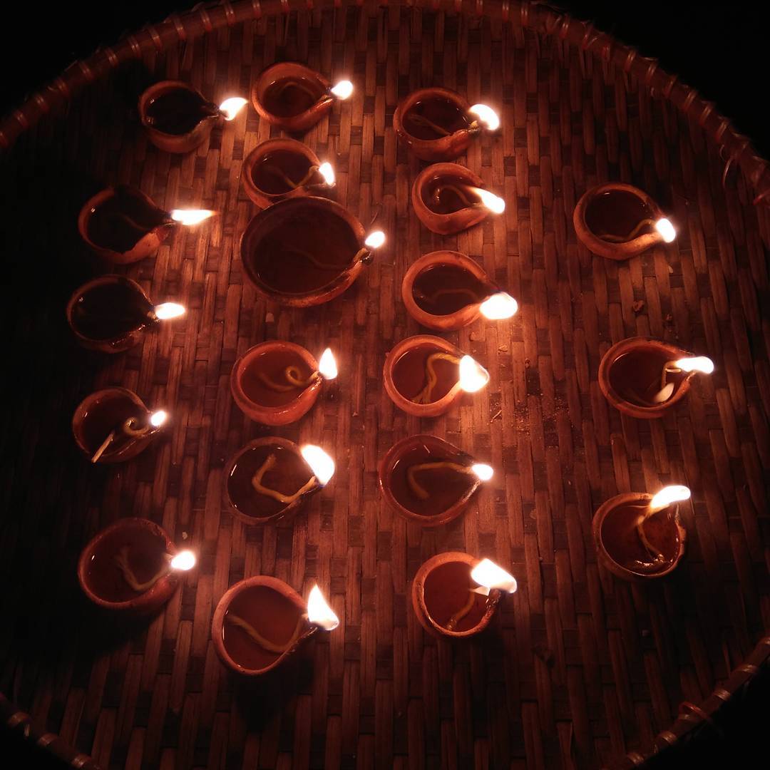 pavangaulkar14's tweet image. Diwali decorations at my home

#DiwaliContest
#PengEssentialsDiwaliContest
@Peng_Essentials 

Join
@witty_vishal 
@mysterioussu 
@prachimana 
@Sanjiv_34 
@Sagar14Naik 
@CAmbulkar