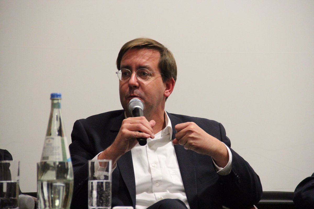 TDStiftung's tweet image. „Es geht nicht darum, was ich in meiner E-Mail schreibe. Es geht um die #Metadaten: Wer kommuniziert mit wem. Diese Daten sind viel interessanter als der Inhalt, denn mit diesen Daten werden Profile der Nutzer erstellt.&quot; sagt @cmihr von @ReporterOG beim Menschenrechtskongress.