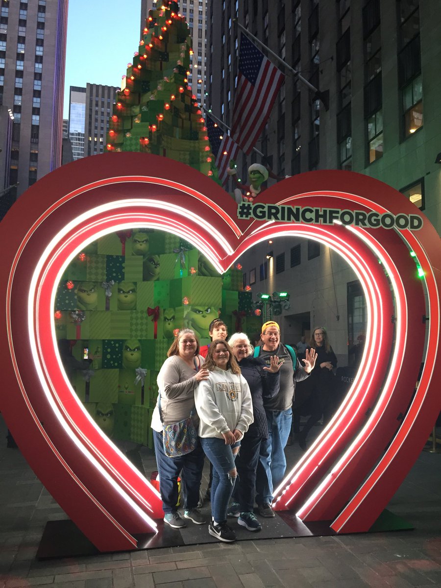 Robin10282's tweet image. #GrinchForGood