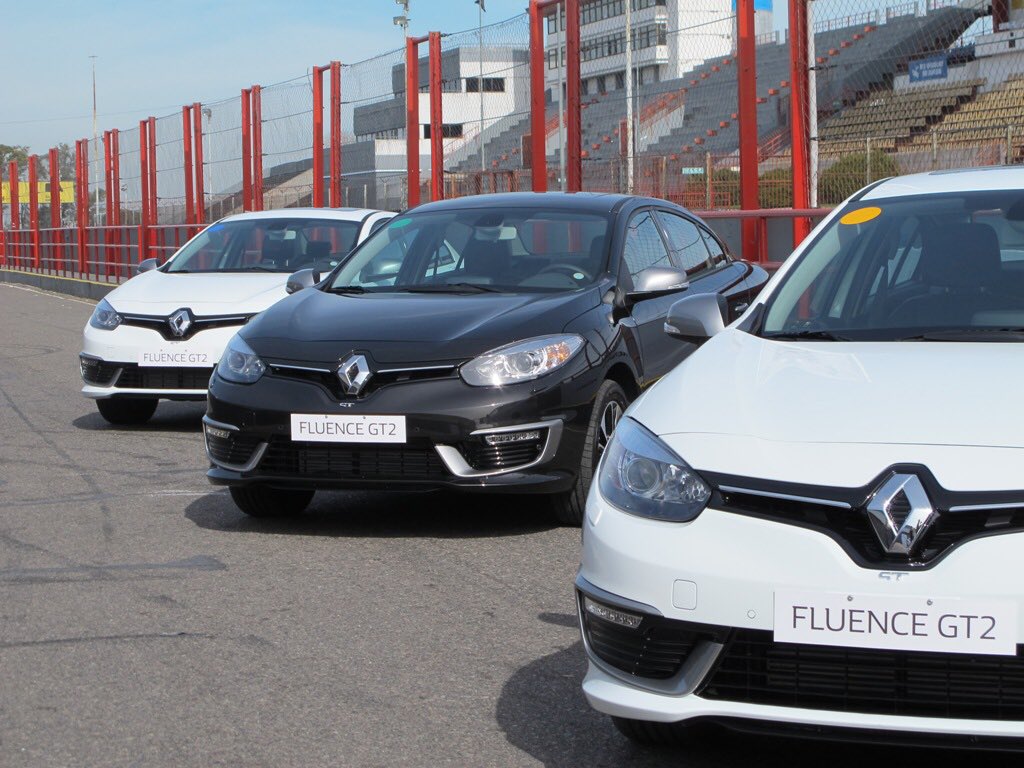 heragu2002's tweet photo. #RenaultDelDía 😘 #FluenceGT2 🔥🏁🏆 https://t.co/giqaQwXtxP