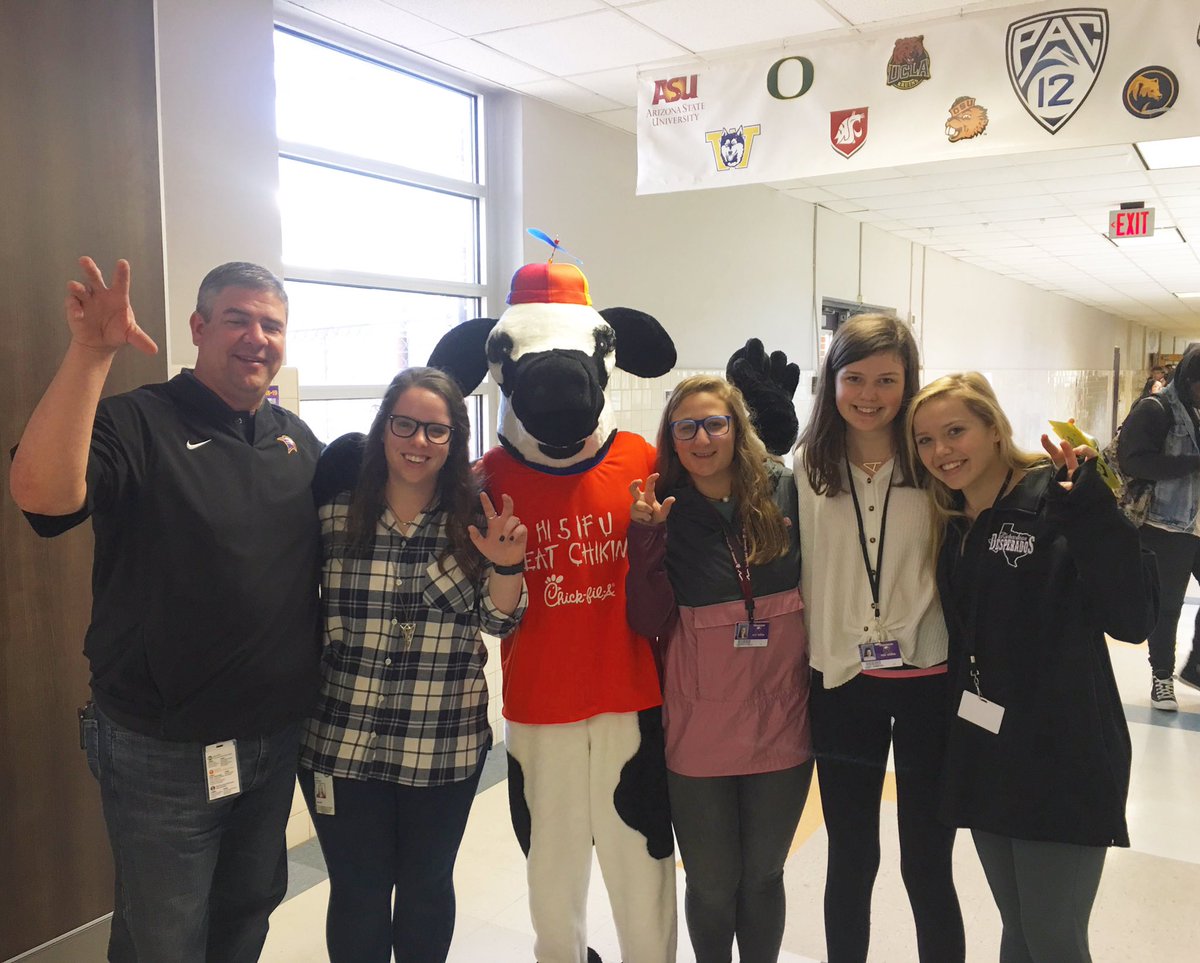 CarouselofRoses's tweet photo. RHS loves @ChickfilA ‼️🐄 
Buy your ticket for $5 all week during lunch this week! https://t.co/Vj8a63XDRA