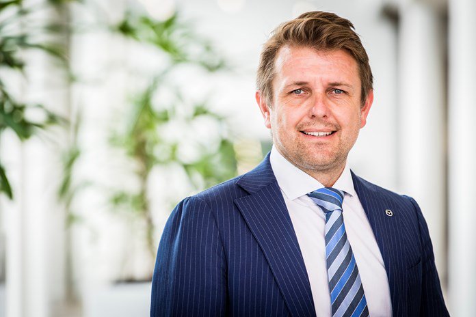 Jeu de chaise musicale chez <a href="/MazdaBelgium/">Mazda Belgium</a> : <a href="/BertVidts/">Bert De Vidts</a> et Gert Hendrickx changent de fonction + une recrue #fleet
bit.ly/2QjQR4f