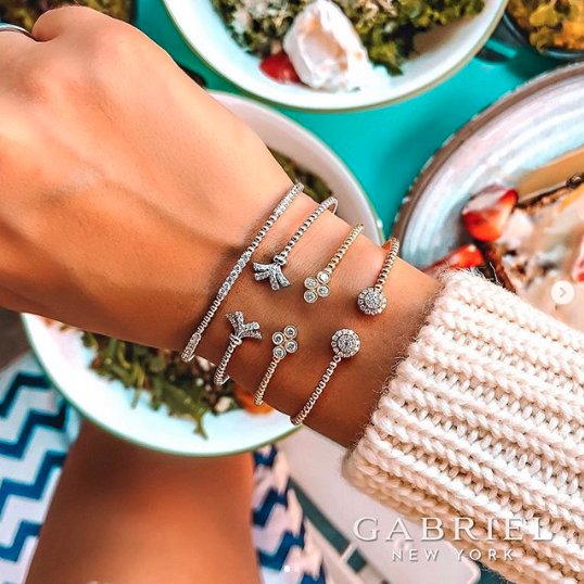 GabrielCoNY's tweet photo. Fashionista and blogger @fashionsmyforte was decked out in her favorite bangles from our exquisite Bujukan collection while enjoying lunch with a NYC view.
.
#GabrielNY #GabrielandCo #UniqueBracelets #FashionJewelry #BeautifulBracelets #DiamondBracelets
.
https://t.co/LuJFWNgQtl https://t.co/Y9I7WpsHAe