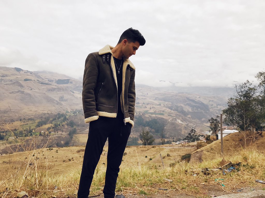 ErickBrianColon's tweet photo. Tuvimos que parar y tirarnos fotos en este lugar tan maravilloso ! 🇪🇨❤️ https://t.co/ZXexrkf6Fm