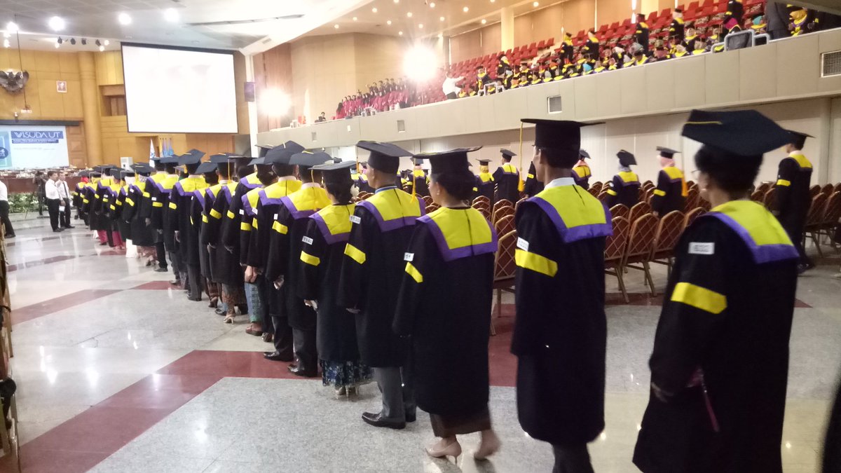 Wisuda Universitas  Terbuka  November 2022